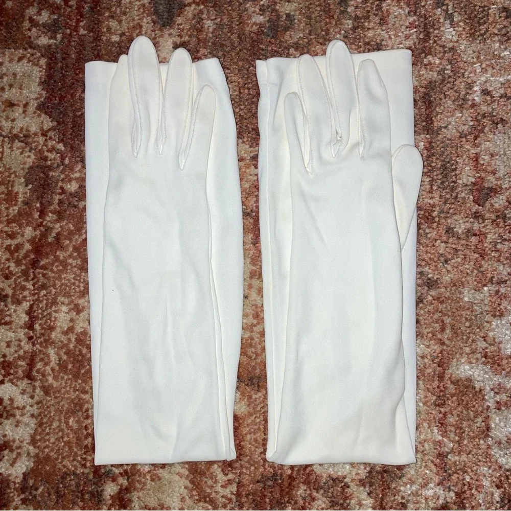 Vintage 1950’s Ivory Faux Pearl Buttoned Gloves
